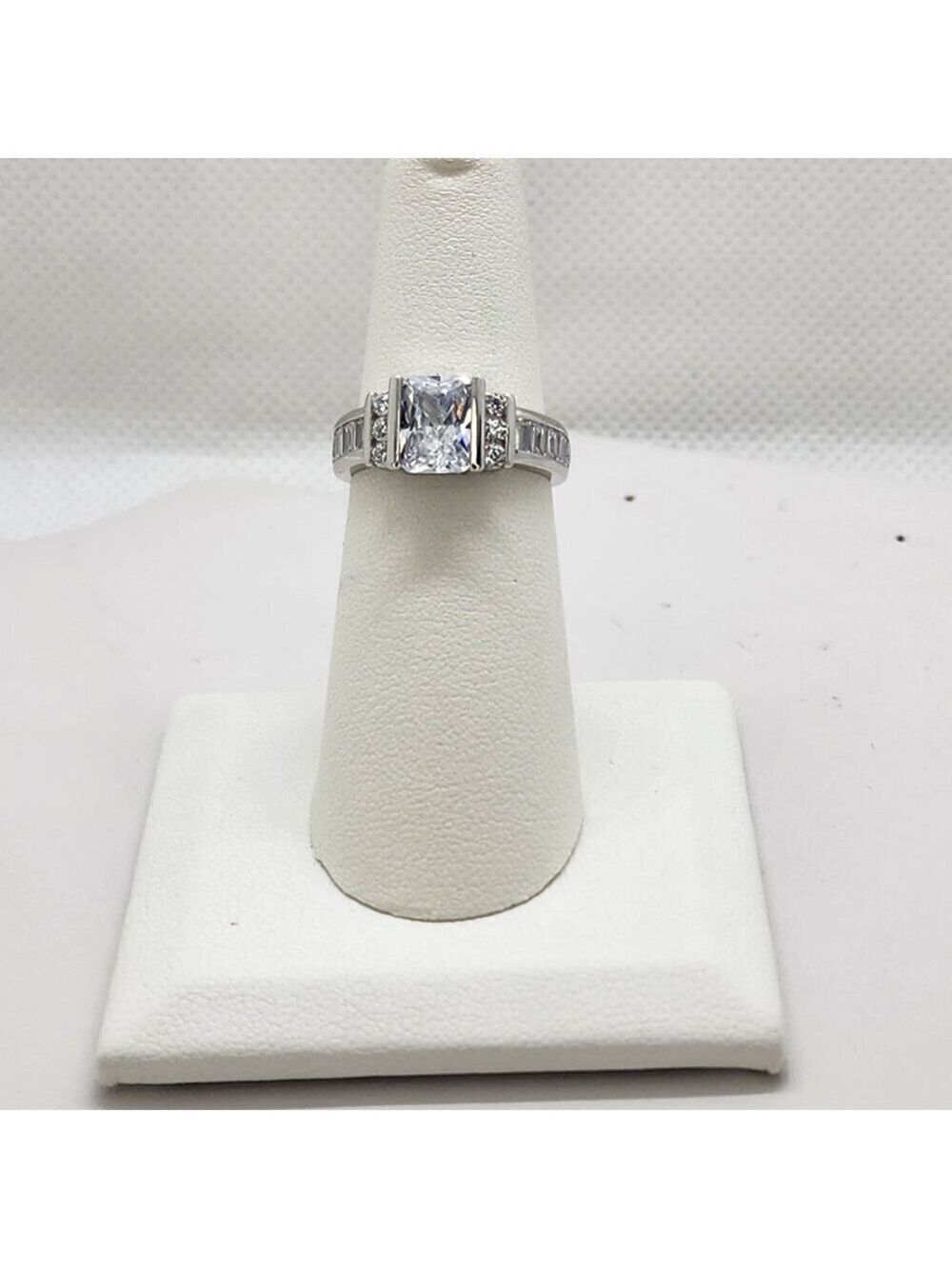 Brand New Sterling Silver 925 Elegant Gemstones Ring